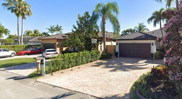 2 of 4 - 15234 Sw 140th St, Miami, FL