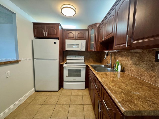 5 of 20 - 1011 Westbury F 1011, Deerfield Beach, FL