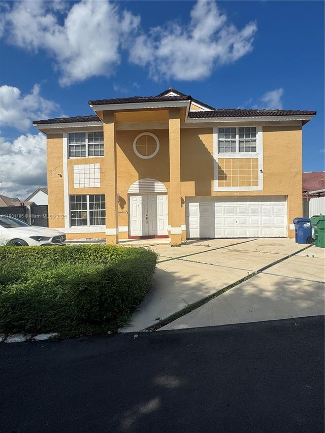 1 of 26 - 7945 Nw 187th Ln, Hialeah, FL