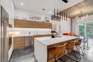 Photo of Listing #A11900951