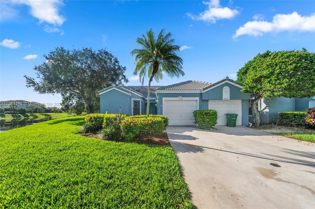8220 Waterford Ln, Tamarac