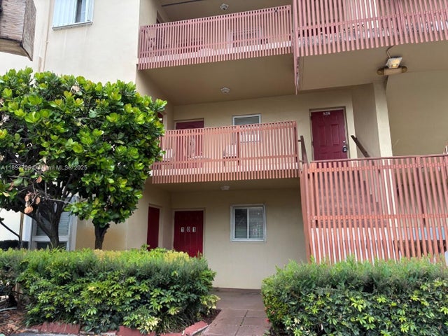1 of 8 - 200 S Waterway Dr S 101, Lantana, FL
