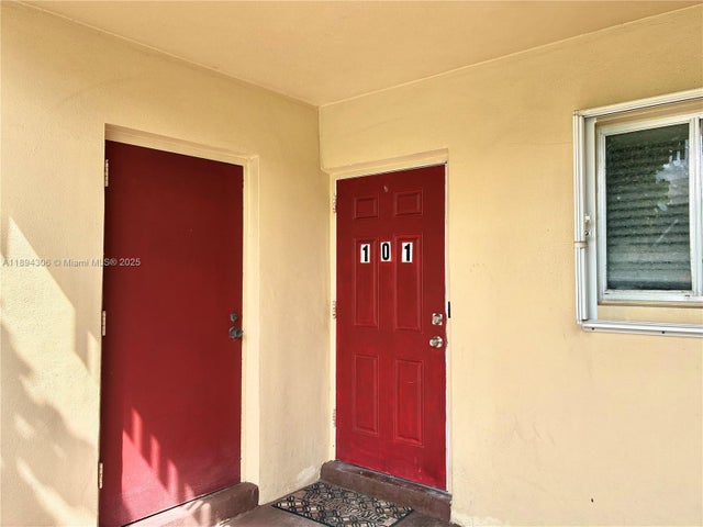 2 of 8 - 200 S Waterway Dr S 101, Lantana, FL