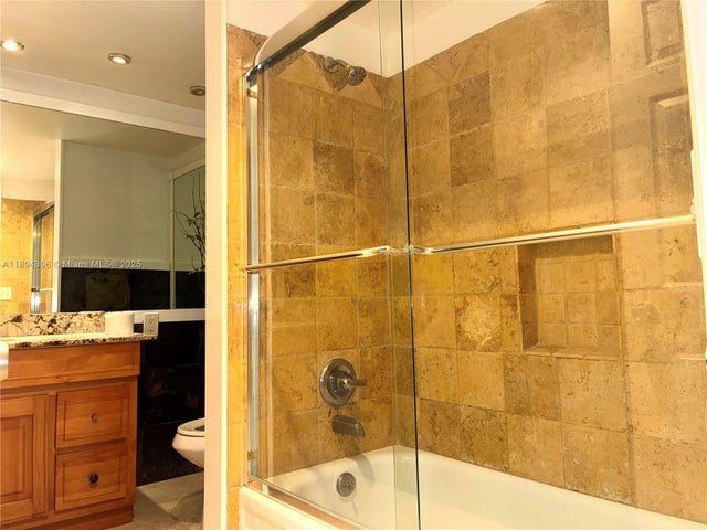 3 of 8 - 200 S Waterway Dr S 101, Lantana, FL