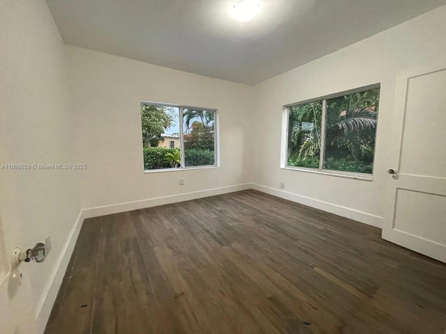 2 of 6 - 125 Sw 32nd Ct Rd, Miami, FL