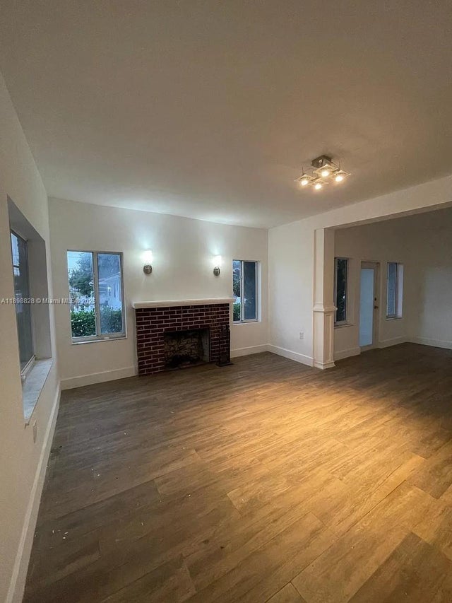 3 of 6 - 125 Sw 32nd Ct Rd, Miami, FL