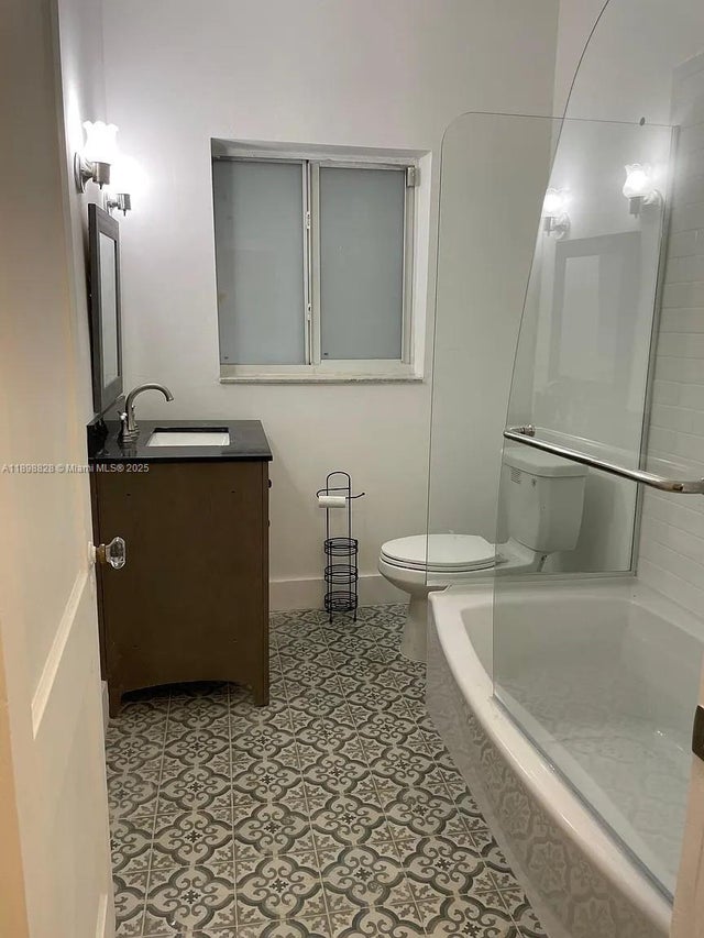 4 of 6 - 125 Sw 32nd Ct Rd, Miami, FL