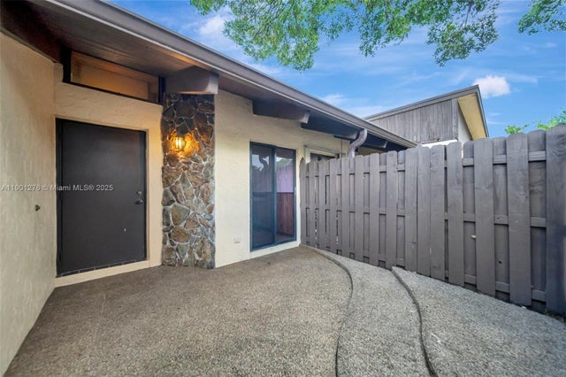 2 of 50 - 616 Briarwood Cir 1-44, Hollywood, FL