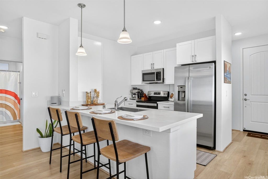 (unit #2) 94-1251 Hale Halawai Drive, Waipahu