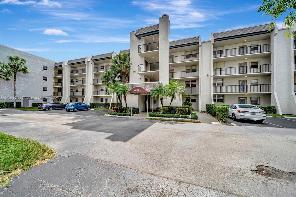 9230 Lagoon Pl 309, Davie