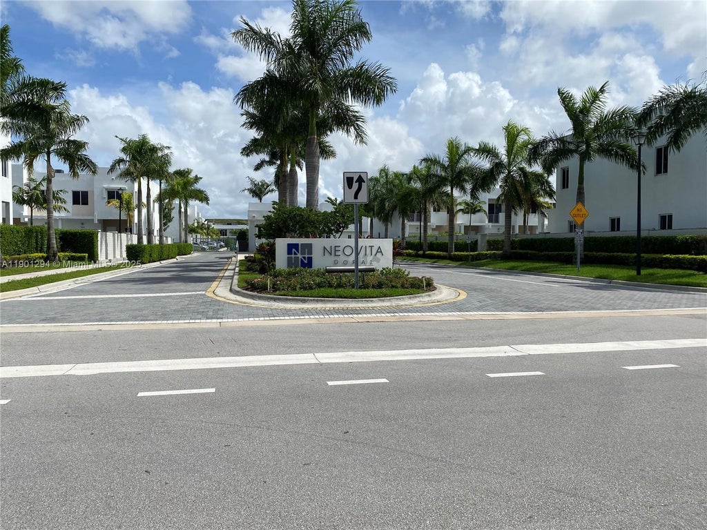 7227 Nw 103rd Path, Doral