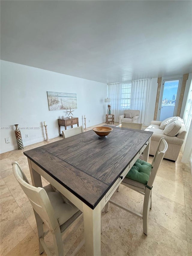 4 of 30 - 100 Lincoln Rd 1111, Miami Beach, FL