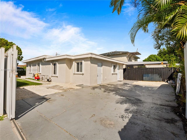 2 of 33 - 8401 Nw 24th Pl, Miami, FL