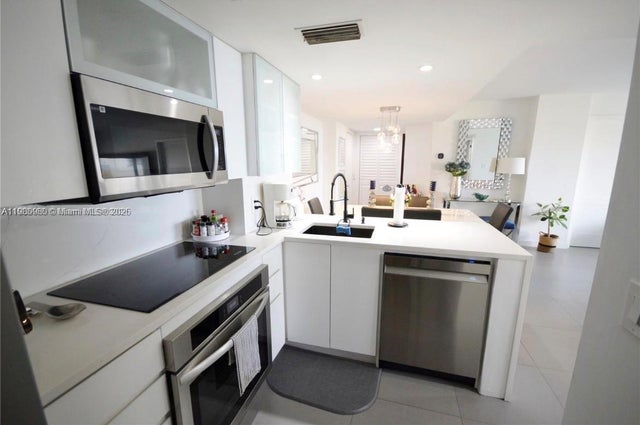 5 of 25 - 770 S Claughton Island Dr 1004, Miami, FL