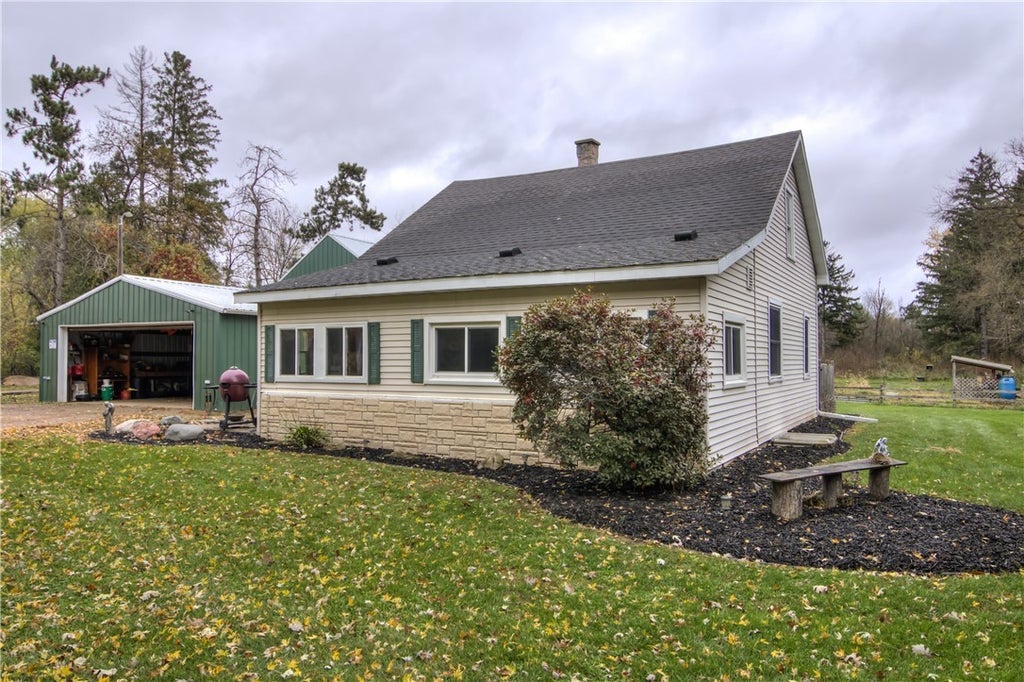 103 S Buena Vista Road, Elk Mound