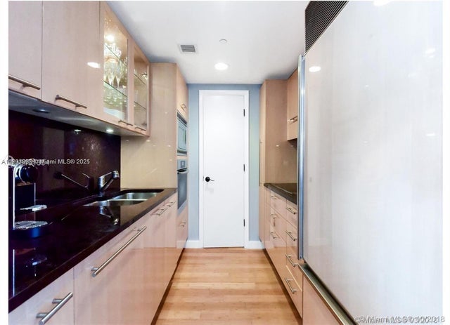 5 of 48 - 6801 Collins Ave 1209, Miami Beach, FL