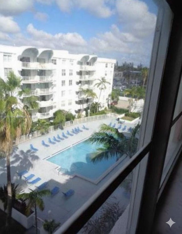 3 of 12 - 494 Nw 165th St Rd C-602, Miami, FL