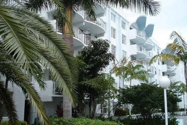 4 of 12 - 494 Nw 165th St Rd C-602, Miami, FL