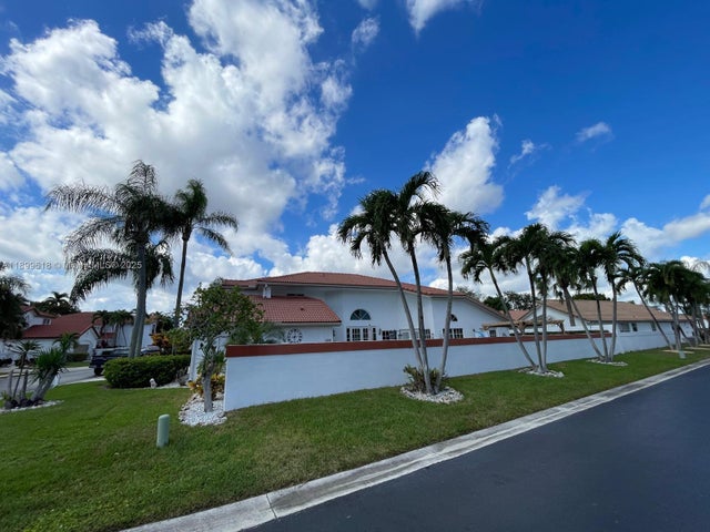 2 of 34 - 6953 Columbia Ct, Margate, FL