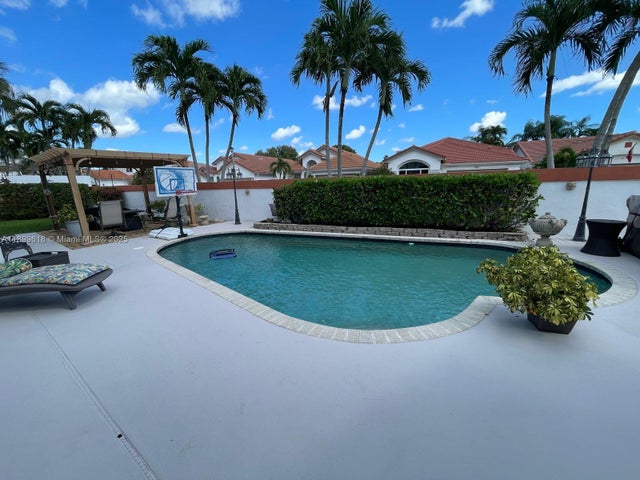 3 of 34 - 6953 Columbia Ct, Margate, FL