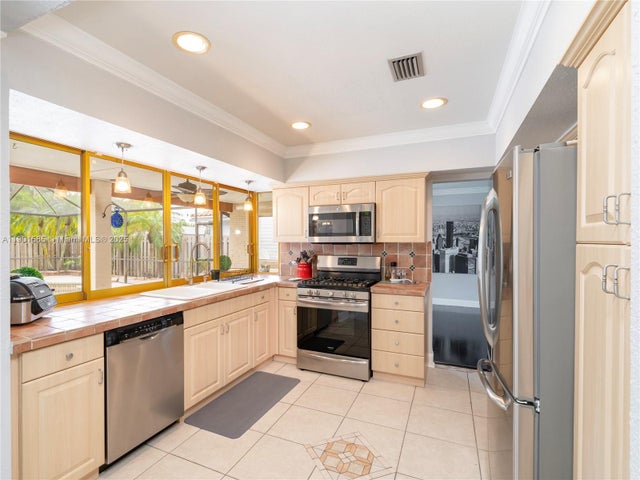 3 of 23 - 5124 Mckinley St, Hollywood, FL