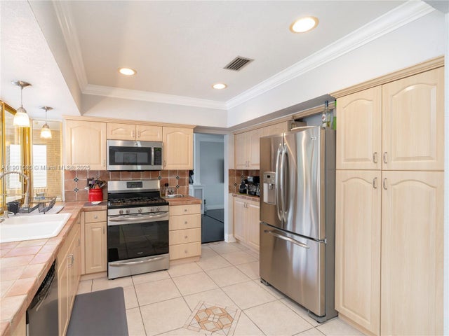 4 of 23 - 5124 Mckinley St, Hollywood, FL