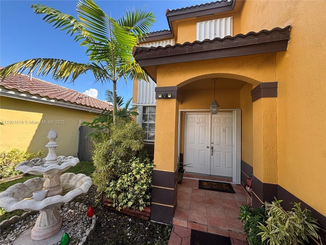 4 of 6 - 9571 Sw 155th Ave, Miami, FL