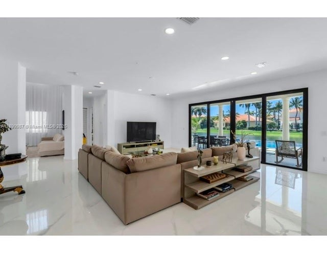 5 of 9 - 19512 Sw 79th Pl, Cutler Bay, FL