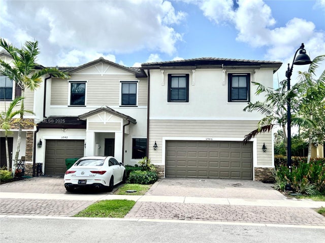 2 of 20 - 5946 Mustang Mnr, Davie, FL