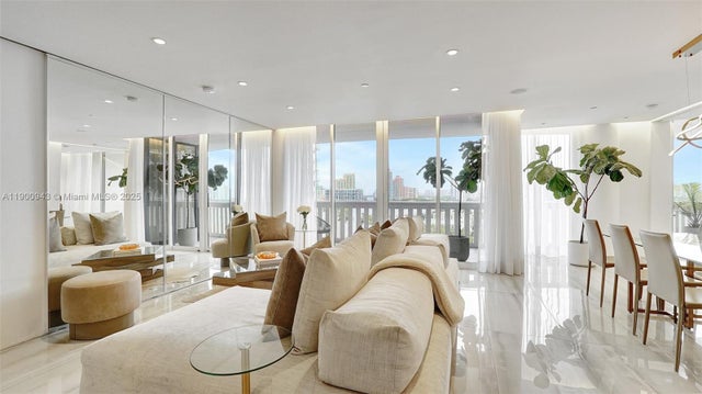 3000 Island Blvd 905, Aventura