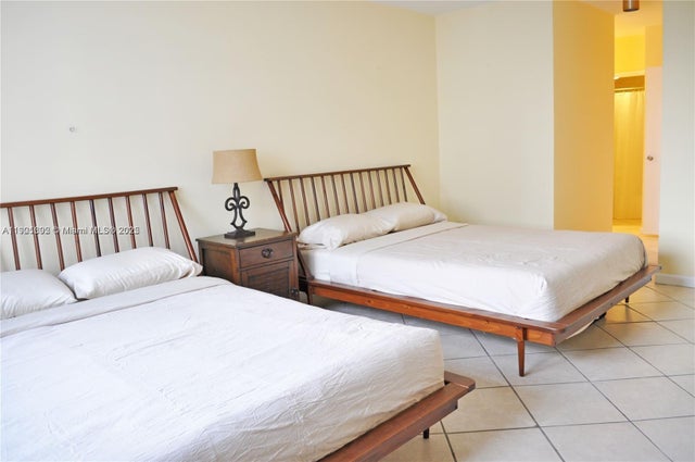 5 of 10 - 100 Lincoln Rd 441, Miami Beach, FL