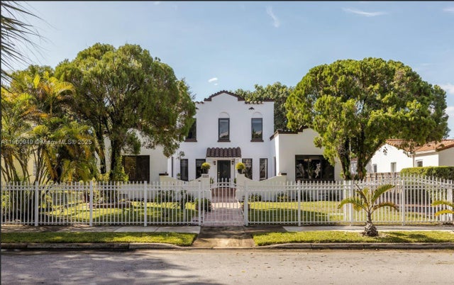 1 of 27 - 2152 Sw 10th St, Miami, FL