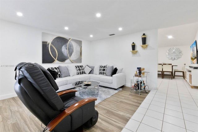 2 of 20 - 11145 Nw 27th St, Sunrise, FL