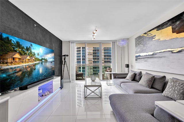 2 of 32 - 3001 S Ocean Dr 1513, Hollywood, FL