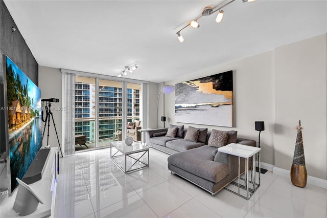 3 of 32 - 3001 S Ocean Dr 1513, Hollywood, FL