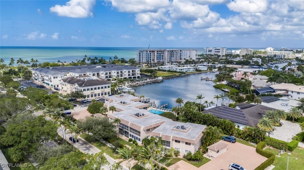 261 Banyan Blvd 104, Naples