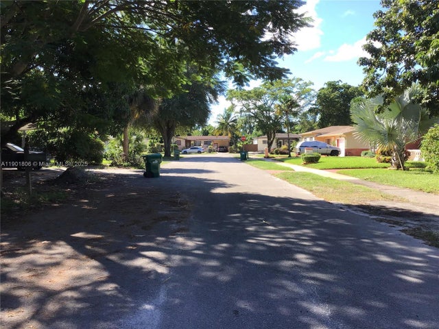 2 of 14 - 14730 Ne 9th Ave, Miami, FL