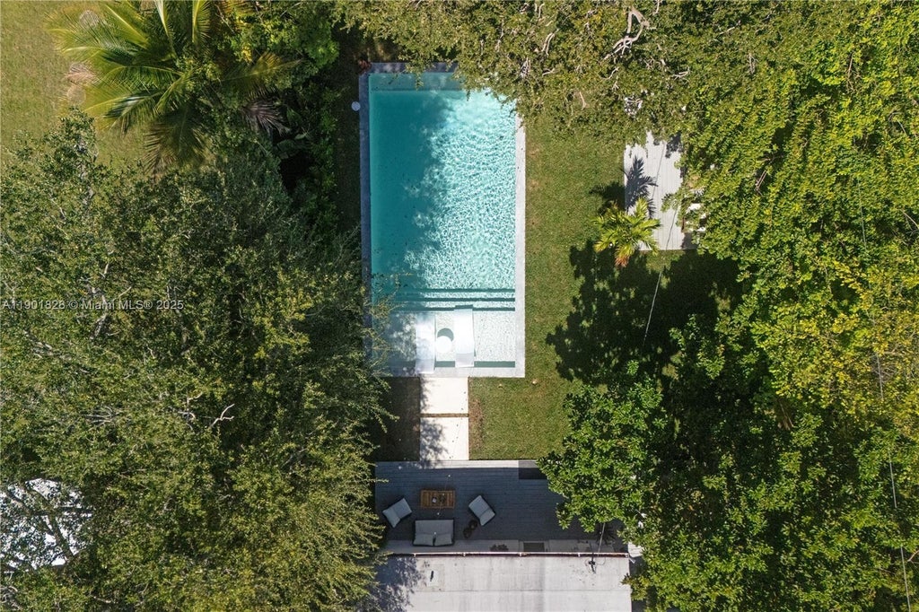 11 Nw 45th St, Miami