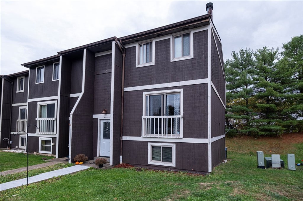 211 Parkwood Drive, Cranberry