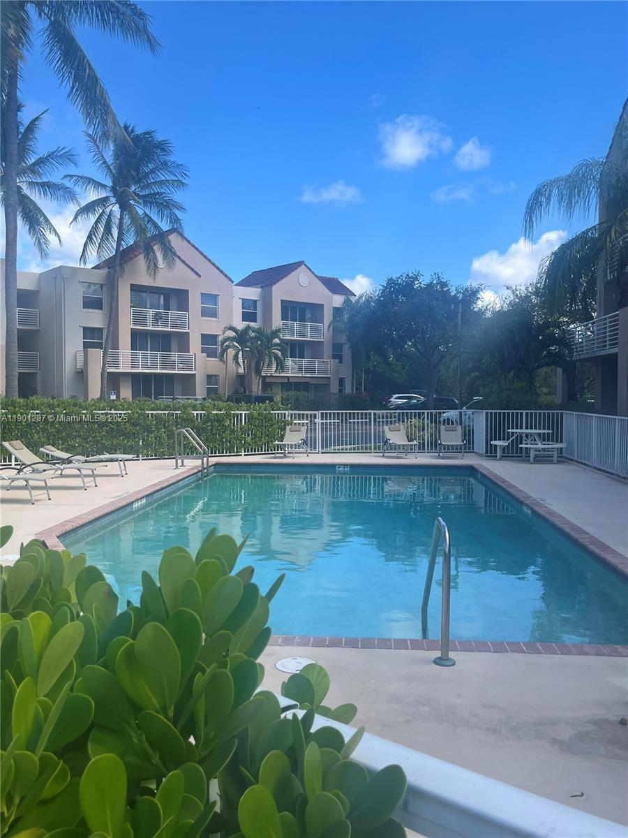 2731 Ocean Club Blvd 301, Hollywood