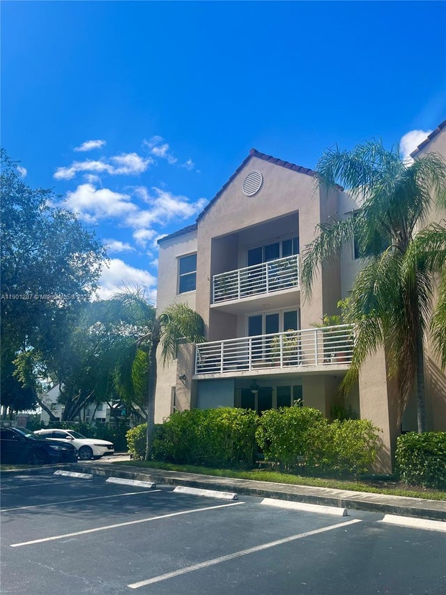 2 of 13 - 2731 Ocean Club Blvd 301, Hollywood, FL