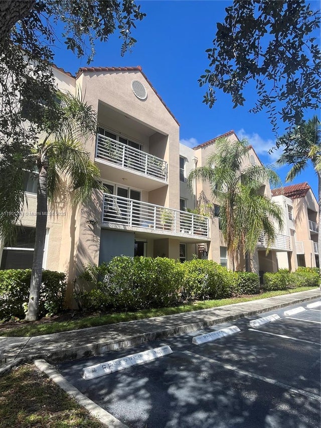 3 of 13 - 2731 Ocean Club Blvd 301, Hollywood, FL