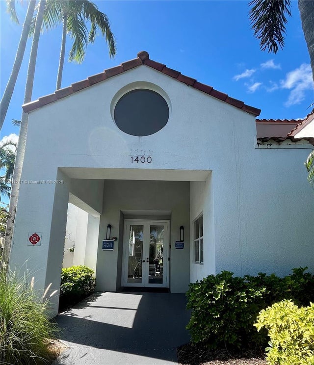 4 of 13 - 2731 Ocean Club Blvd 301, Hollywood, FL