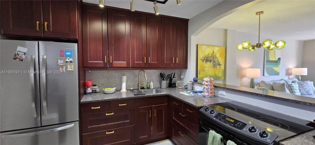 2 of 25 - 2616 N Garden Dr N 106, Lake Worth, FL