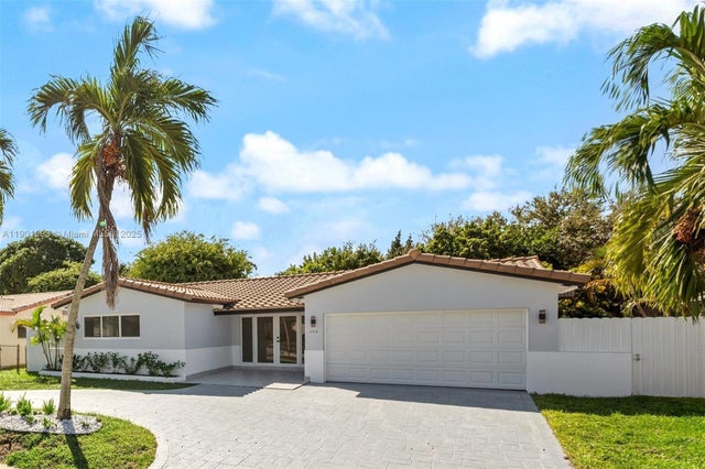 1 of 25 - 5512 Grant St, Hollywood, FL