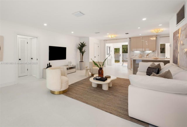 4 of 25 - 5512 Grant St, Hollywood, FL