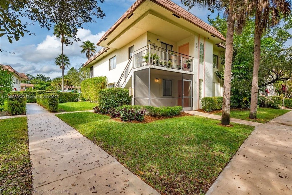 409 Lakeview Dr 101, Weston