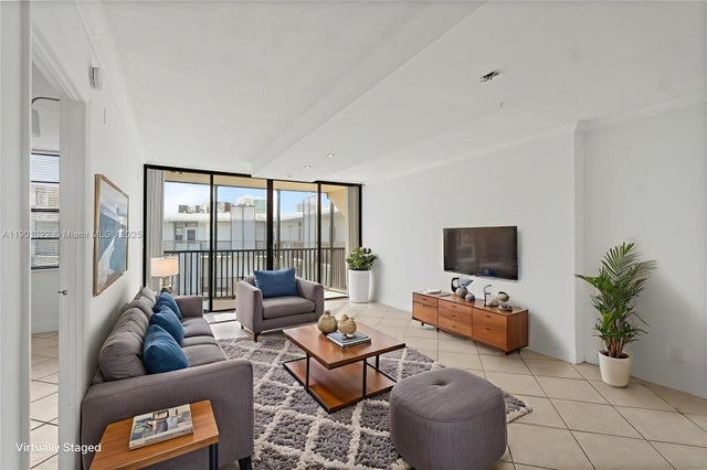 2 of 27 - 3475 N Country Club Dr 814, Aventura, FL