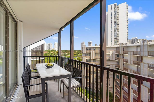 5 of 27 - 3475 N Country Club Dr 814, Aventura, FL