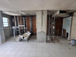 137 Golden Isles Dr 302, Hallandale Beach